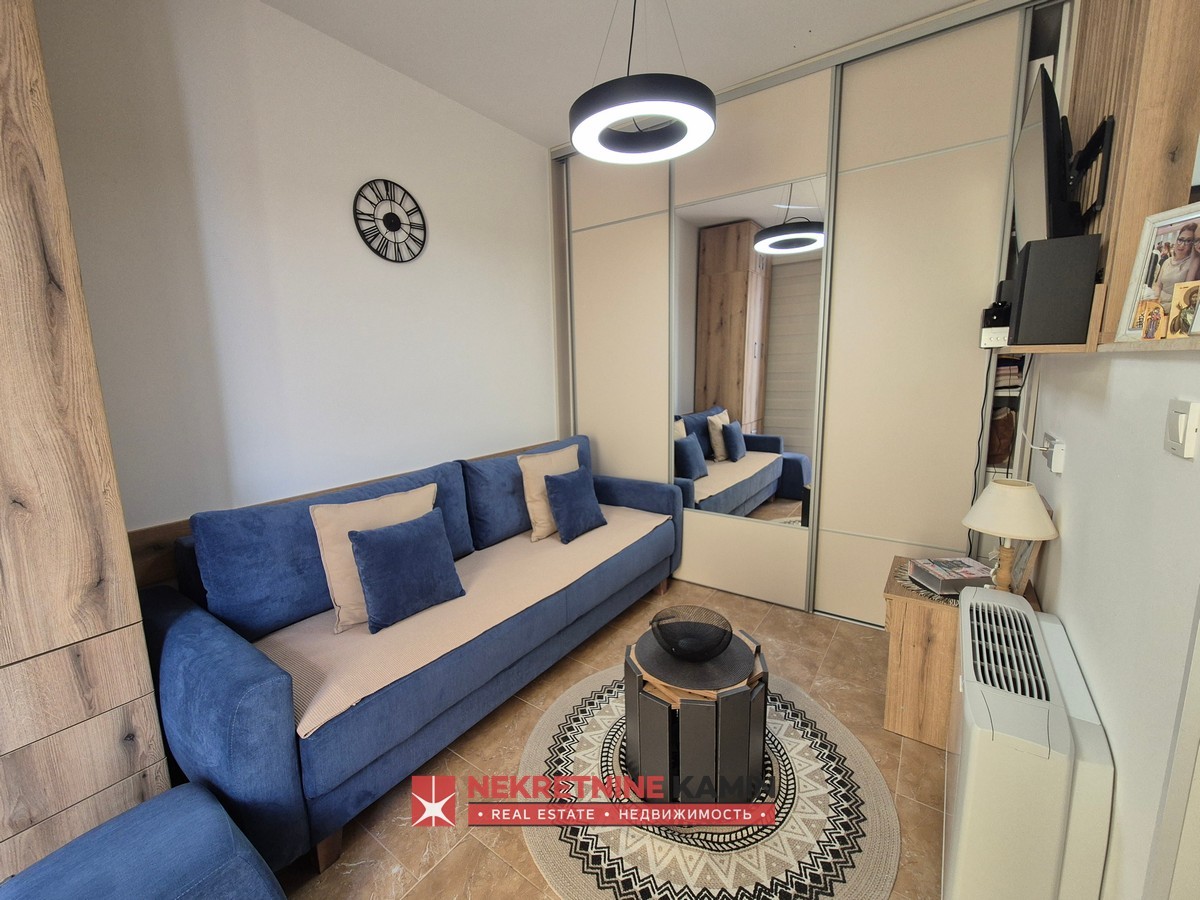 Na prodaju studio lijepog enterijera u novogradnji, Budva